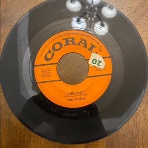 Vintage Tina Robin 7” Vinyl Record